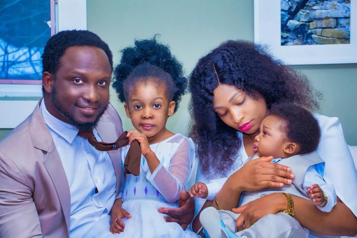 Une famille avec deux jeunes enfants